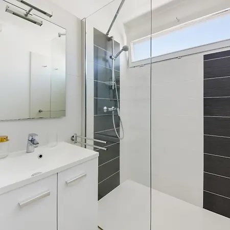 La Perle - Vue Mer, Parking Privee Clos, Traversant ,tv 4k, Fibre Apartment *